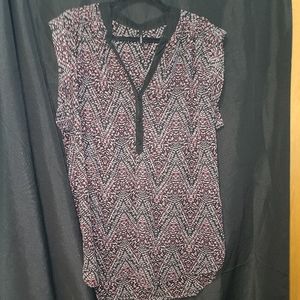 Maurices XXL short sleeve black print top lightweight v-neck